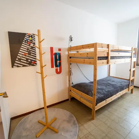 Daire Welcome Traveller Charm Costabella Bardolino