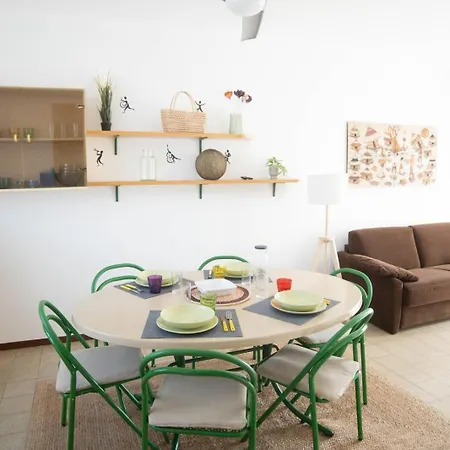 Welcome Traveller Charm Costabella Daire Bardolino