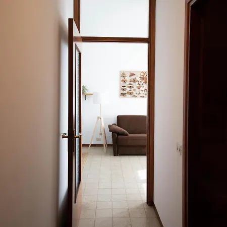 Welcome Traveller Charm Costabella Bardolino